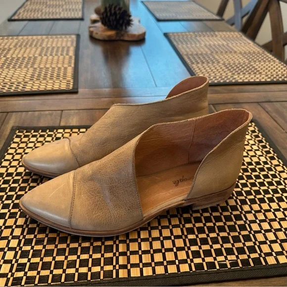 Free People Beige Leather Flats - Picture 3 of 12